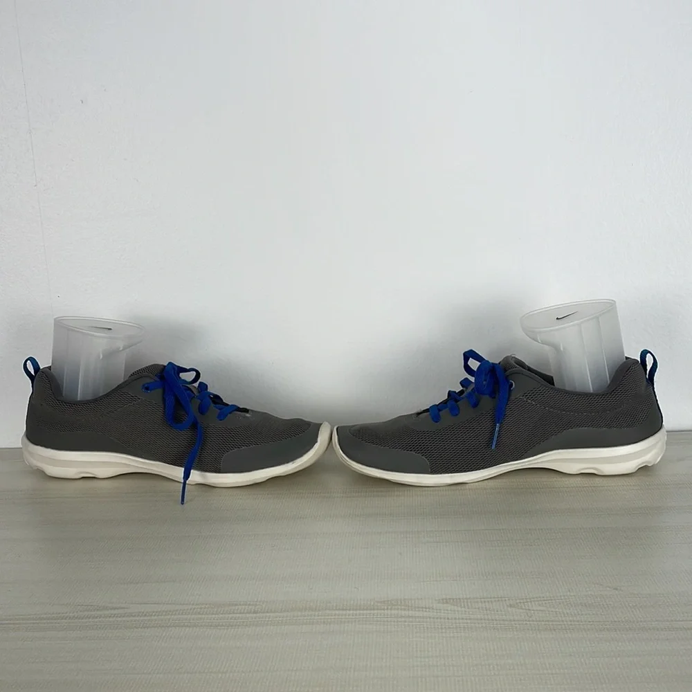 CROCS women's gray lace up lightweight knit sneaker Size 9